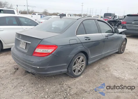 2008 Mercedes-Benz C 350 Sport z USA, uszkodzony, nr VIN WDDGF56X28F117737